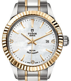 m12113-0017 Tudor Style