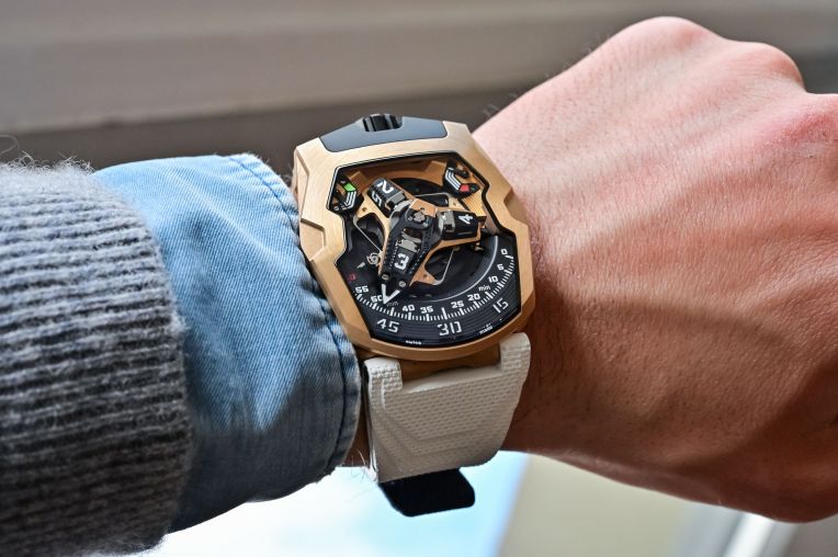 UR-220 Miami Vibe Urwerk UR-210