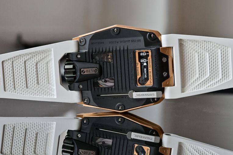 UR-220 Miami Vibe Urwerk UR-210