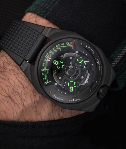 UR-100V Carbon Urwerk UR-100