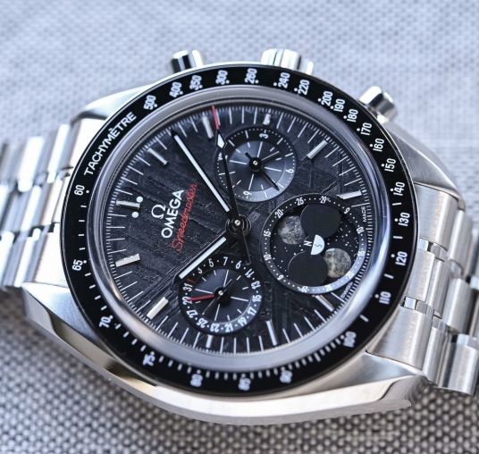 304.30.43.52.01.001 Omega Speedmaster Moonwatch