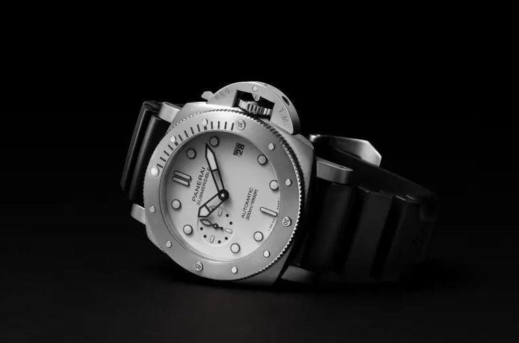 PAM01590 Officine Panerai Submersible