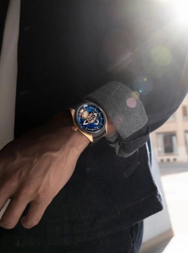 2305-270LE-3AE-BLUE/1A Ulysse Nardin Freak